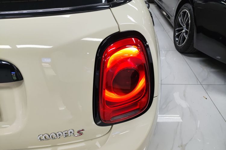 MINI 2015款 2.0T COOPER S 五门版车身外观9