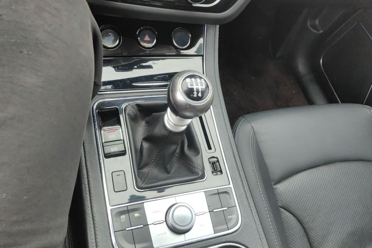 众泰T600 2016款 运动版 1.5T 手动尊贵型中控内饰18