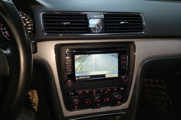 大众 帕萨特 2015款 1.8TSI DSG御尊版中控内饰16