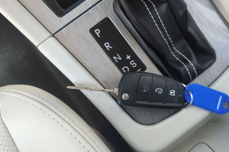 野马汽车 斯派卡 2022款 1.5L CVT豪华型中控内饰7001