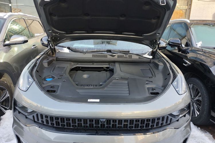 领克05 2020款 2.0TD 四驱劲Halo机舱底盘24