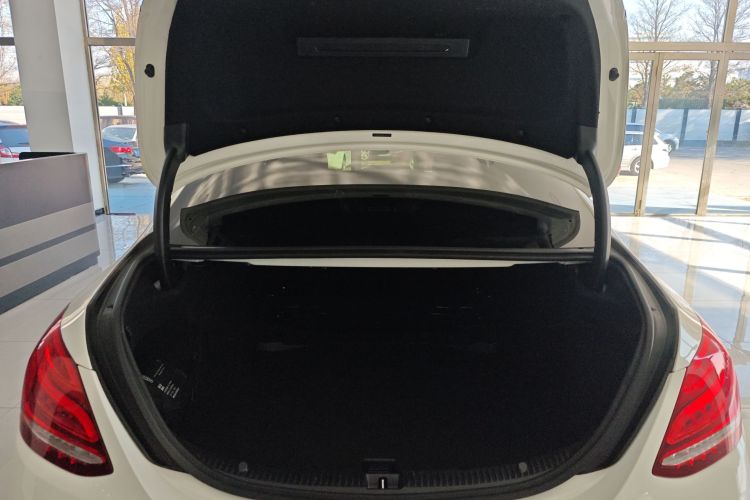 奔驰C级 2017款 C 200 运动版机舱底盘23