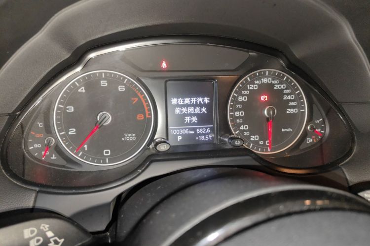 奥迪Q5 2015款 40 TFSI 进取型中控内饰15