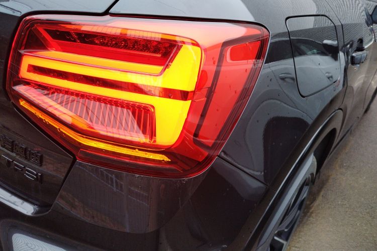 奥迪Q2L 2023款 35TFSI 豪华动感型车身外观9