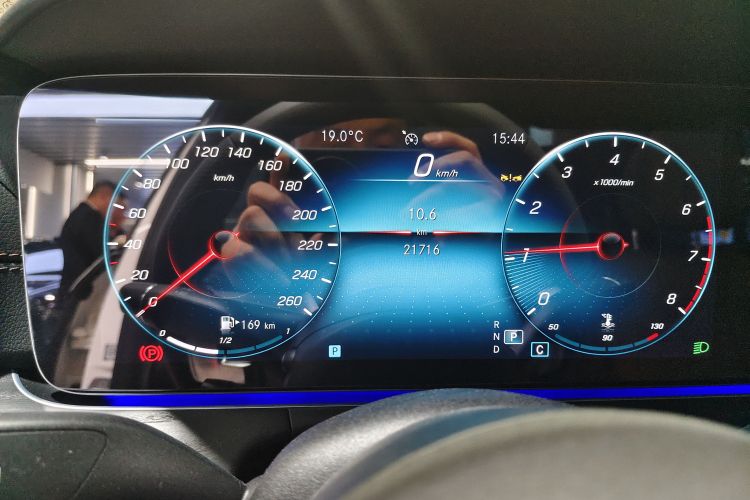 奔驰E级 2023款 E 300 L 运动豪华型中控内饰14