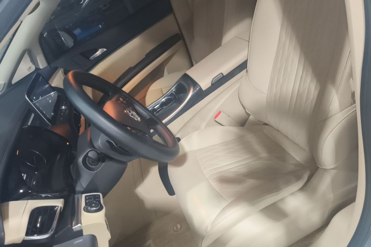 别克GL8 2023款 改款 陆上公务舱 豪华型中控内饰19