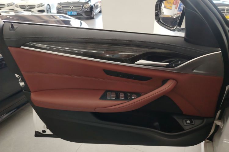 宝马5系 2020款 530Li 领先型 M运动套装中控内饰7007