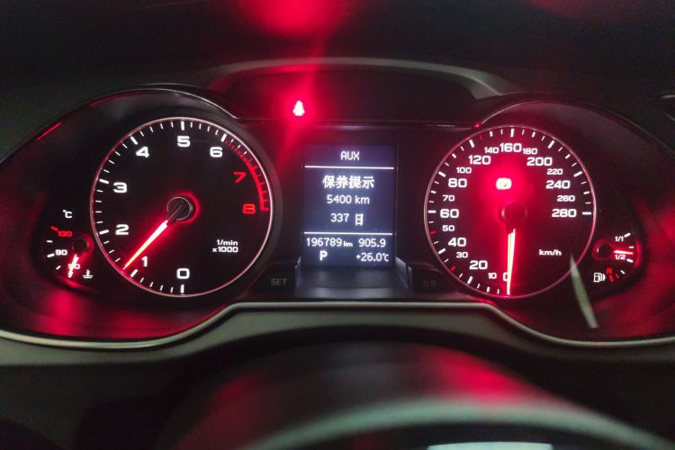 奥迪A4L 2013款 35 TFSI 自动标准型中控内饰14