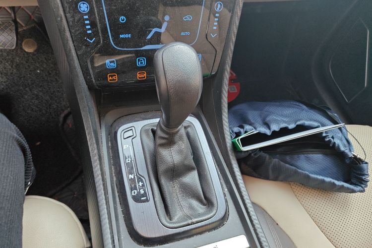 江铃 驭胜S330 2016款 1.5L GTDi 自动四驱旗舰版中控内饰18