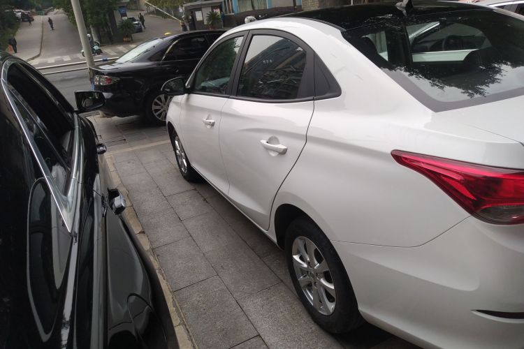 长安 悦翔 2019款 1.5L DCT 联动云版车身外观4