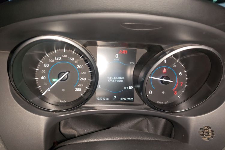 捷豹F-PACE 2016款 3.0 SC 四驱R-Sport运动版局部细节14