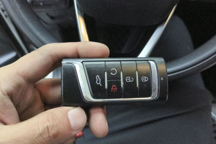 广汽传祺 传祺M6 2019款 270T 自动豪华版（七座）国V中控内饰7001