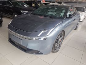 领克Z10 2024款 95kWh 702km四驱智驾Ultra