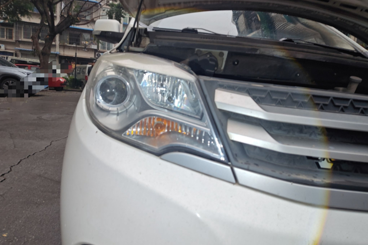 华晨金杯750 2015款 1.5L 舒适型车身外观8