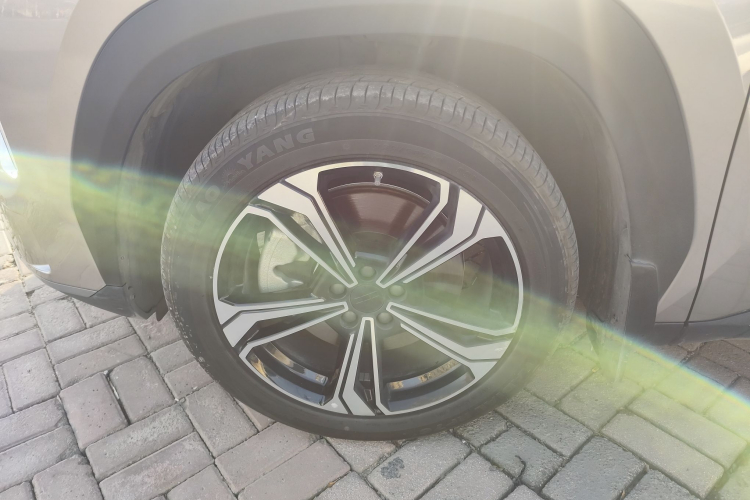 吉利银河 银河L7 2024款 1.5T 115km PLUS  龙腾版车身外观6007