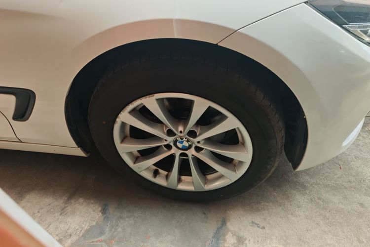 宝马3系GT 2017款 320i 时尚型车身外观10