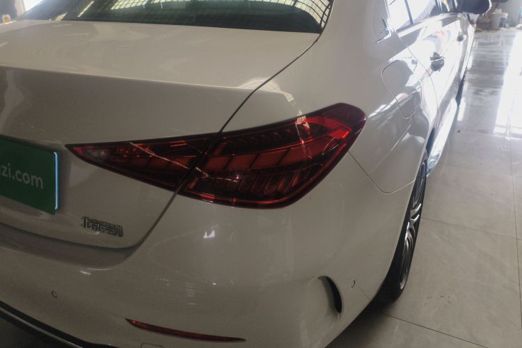 奔驰C级 2023款 改款 C 260 L 运动版车身外观9