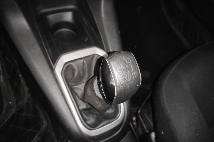 标致301 2014款 1.6L 手动舒适版中控内饰18