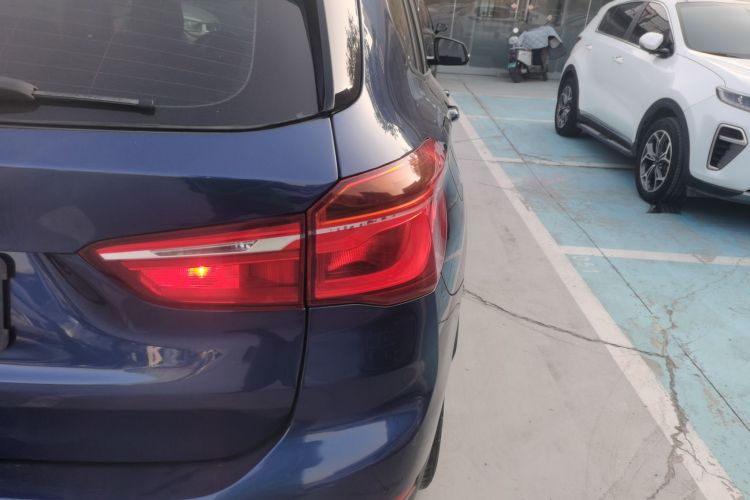 宝马X1 2019款 sDrive18Li 时尚型车身外观9