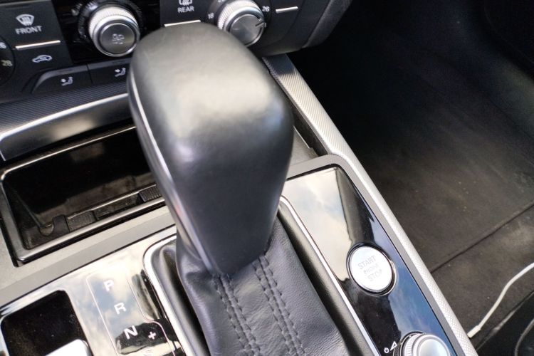 奥迪A6L 2018款 30周年年型 35 TFSI 时尚型中控内饰18