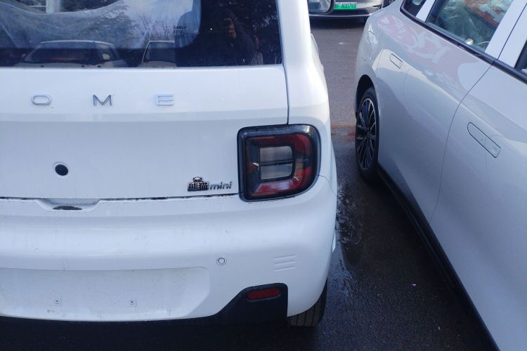 吉利银河 熊猫 2025款 210km 元气熊车身外观9