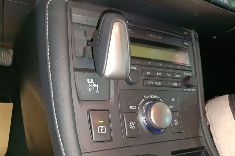 雷克萨斯CT 2017款 CT200h 精英版 单色 国V中控内饰18