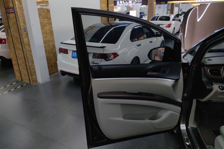 别克GL8 2018款 28T 舒适型 国VI中控内饰7007