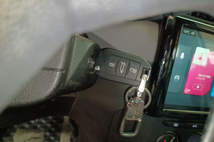 雪铁龙C3-XR 2019款 230THP DCT越领版中控内饰11
