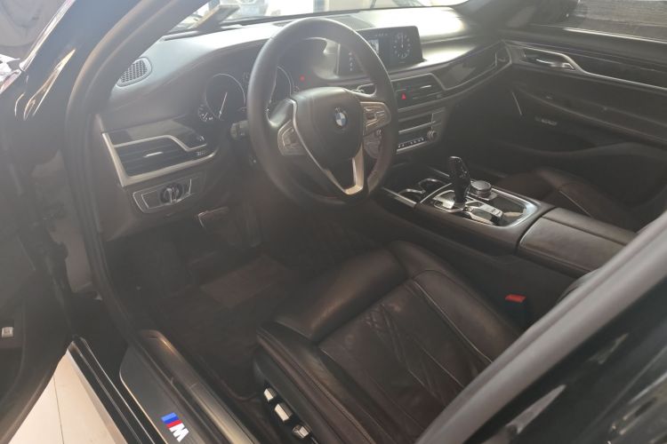 宝马7系 2018款 740Li 领先型 M运动套装中控内饰12