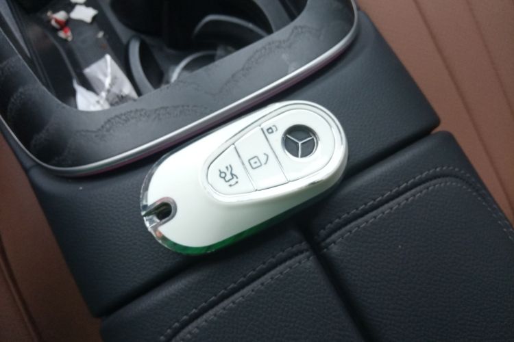 奔驰E级 2025款 E 300 L 时尚型中控内饰7001