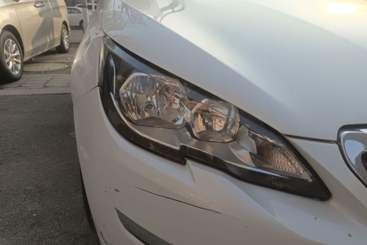 标致308S 2015款 1.2T 自动劲驰版车身外观8