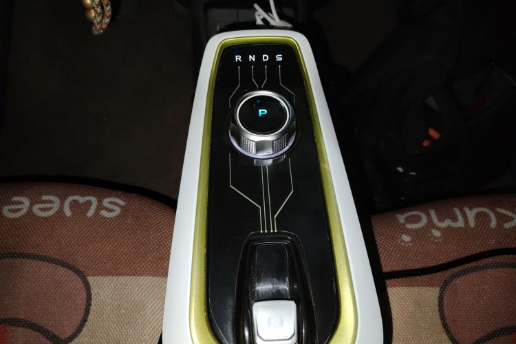 长安欧尚 奔奔E-Star 2020款 心动版 三元锂局部细节18