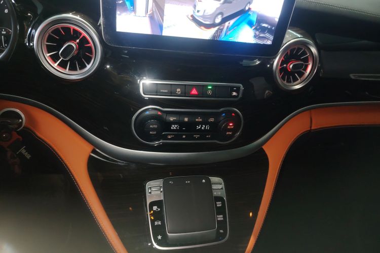 奔驰 威霆 2020款 2.0T 精英版 7座中控内饰16