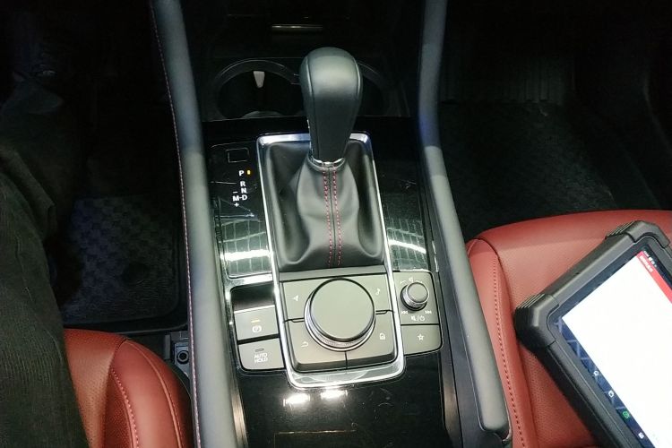 马自达3 昂克赛拉 2022款 2.0L 自动质雅黑曜版中控内饰18