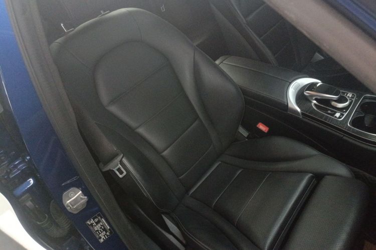 奔驰C级 2018款 C 200 L 运动版 成就特别版局部细节41