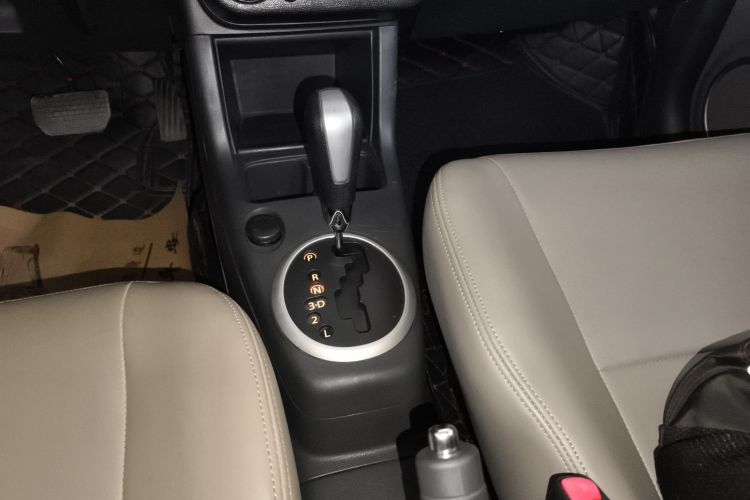 铃木 雨燕 2013款 1.5L 自动标准版中控内饰18