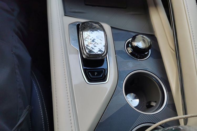 极氪001 2022款 超长续航双电机 YOU版局部细节18