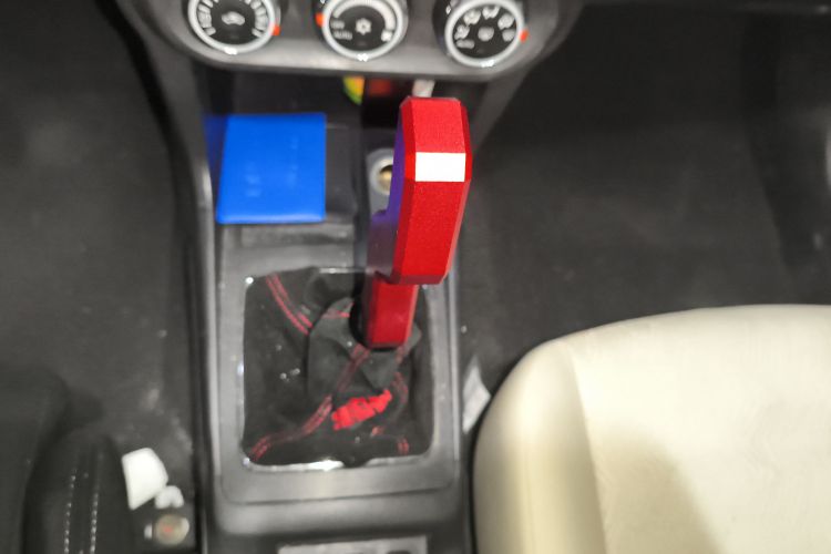 三菱 翼神 2012款 时尚版 1.8L 手动舒适型中控内饰18