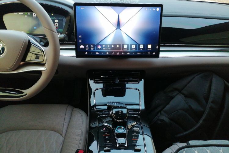 比亚迪 汉 2025款 DM-i 125KM精英型中控内饰16