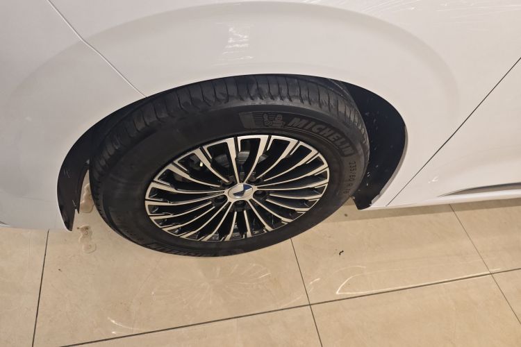 腾势D9 2022款 DM-i 970 四驱尊荣型车身外观6007