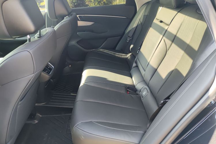 别克 君越 2024款 28T 越尊版中控内饰21