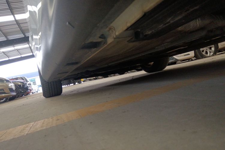 福特 福克斯 2017款 三厢 1.6L 自动风尚型智行版局部细节9002