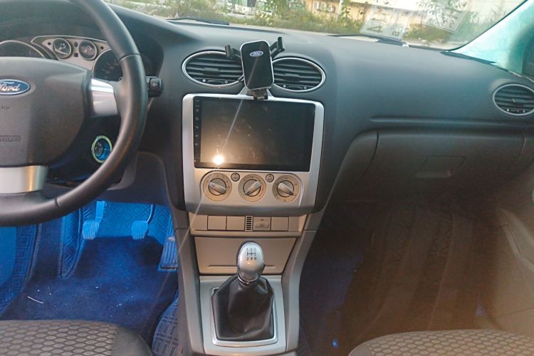 福特 福克斯 2013款 两厢经典 1.8L 手动基本型中控内饰16