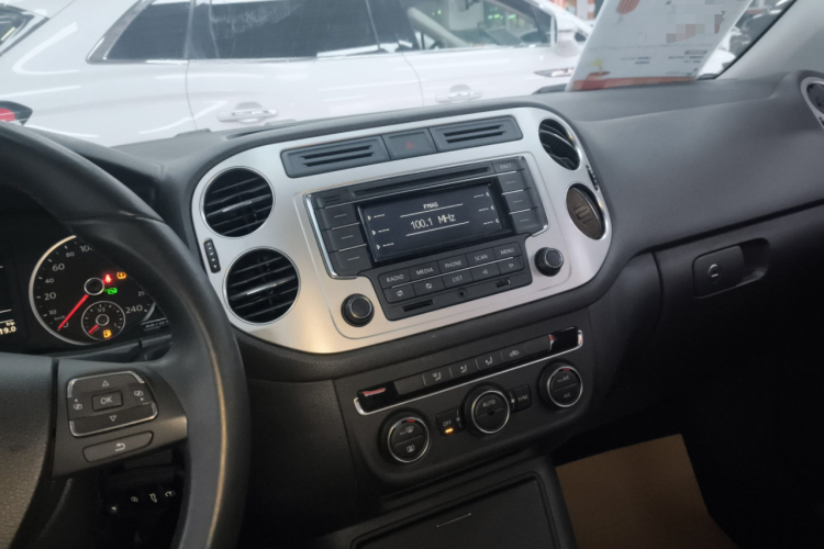 大众 途观 2013款 1.8TSI 自动两驱舒适版中控内饰16