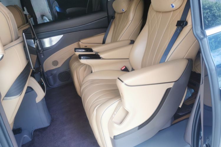 腾势D9 2022款 DM-i 970 四驱尊荣型中控内饰7004