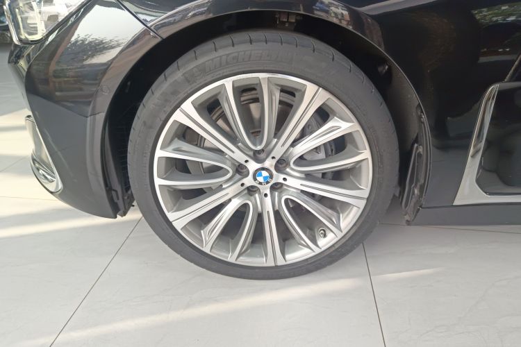 宝马7系 2021款 740Li 领先型 豪华套装车身外观6007