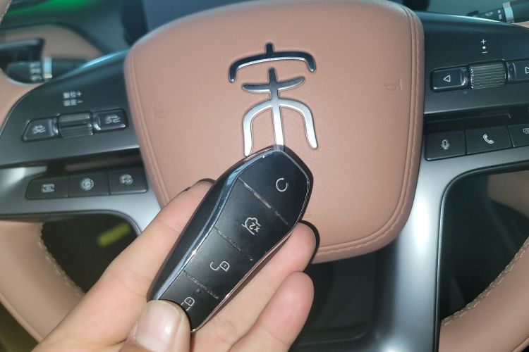 比亚迪 宋L EV 2024款 662km 超越型中控内饰7001