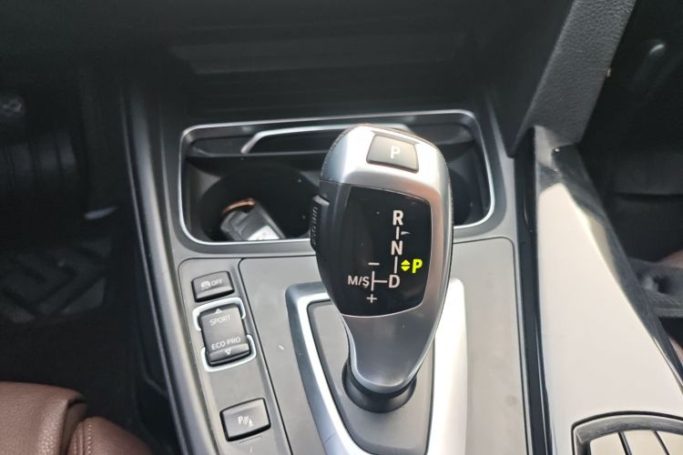 宝马3系 2018款 320Li 时尚型中控内饰18