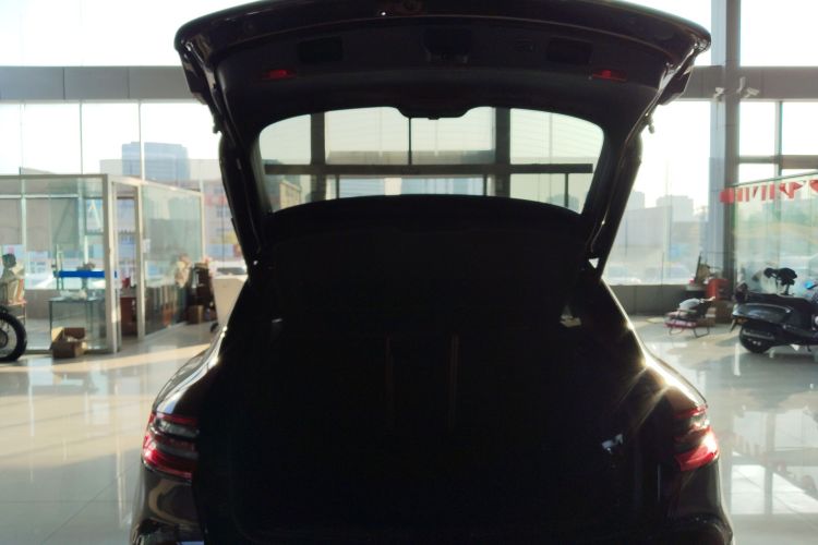 保时捷 2017款  Macan 2.0T机舱底盘23