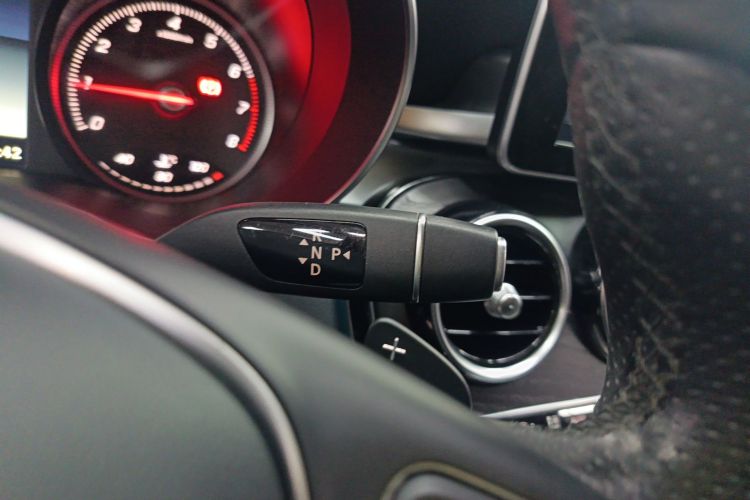 奔驰C级 2018款 C 200 L 运动版局部细节18